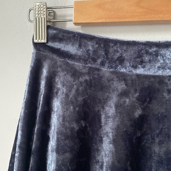 Charlotte Russe women’s Blue Crushed Velvet Skater Skirt, size medium - Picture 4 of 5